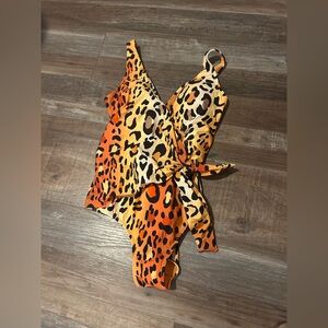 Sienna Leopard Print Wrap One-piece Swimsuit Size 8 NWOt 98